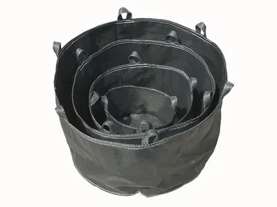 Bags in tear-resistant material with reinforced handles, available in 3 sizes:
25L, 45L and 75L